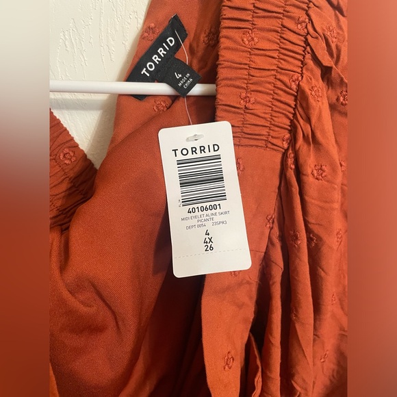 Torrid midi eyelet Aline skirt size 4 NWT - Picture 5 of 6